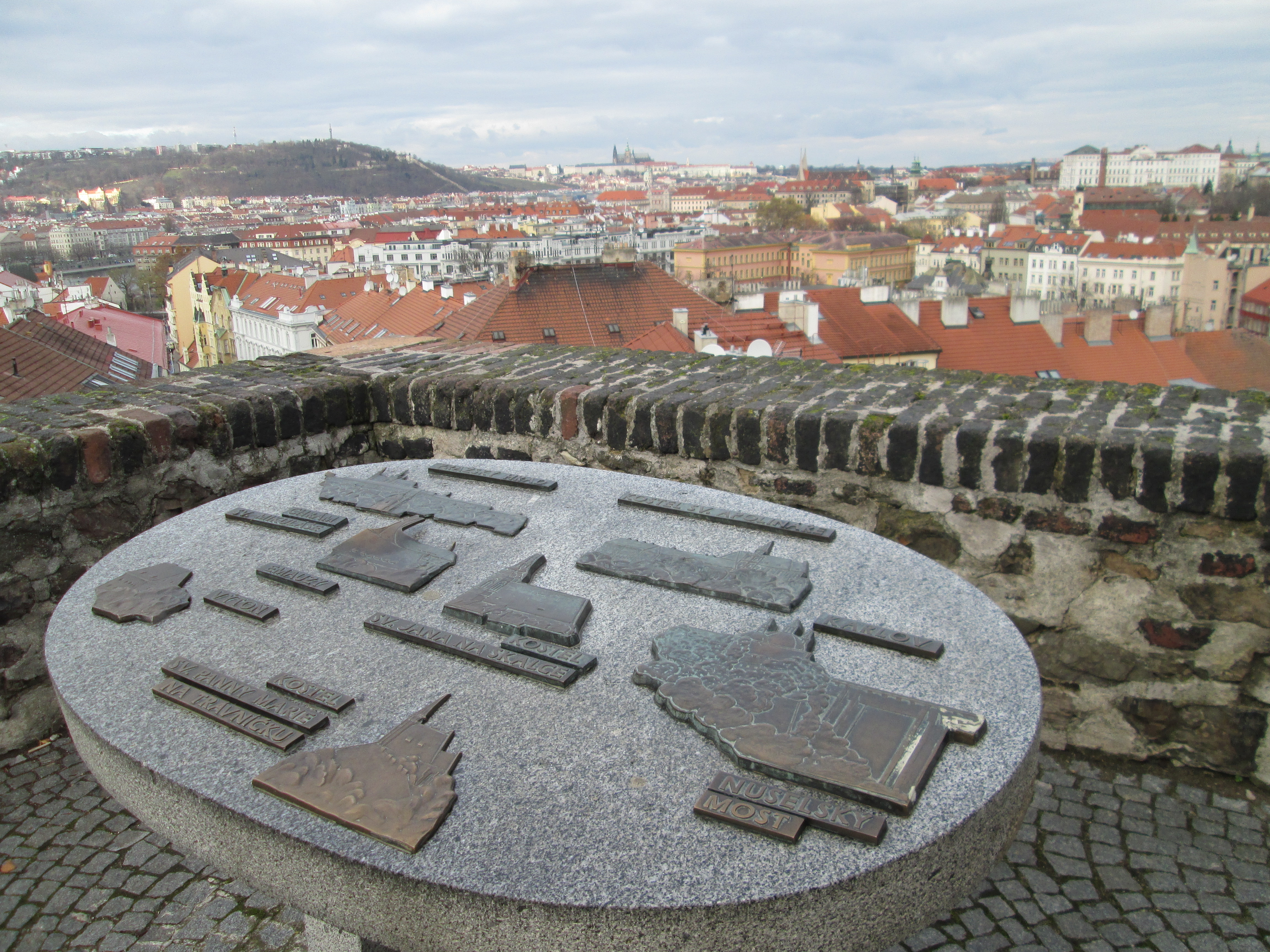 trasa "známá, neznámá" č.7-Vyšehrad-Braník, Jeden z mnoha výhledů z Vyšehradu na Prahu