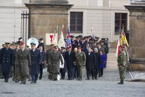 Slavnostni_vojenska_prisaha_na_Hradcanskem_namesti_01