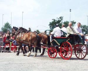 69.6.2007 - Oslavy 100 let SDH ve Zličíně- slavnostní příjezd náměstka primátora Rudolfa Blažka a starosty MČ Praha - Zličín Jaroslava Veselého