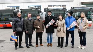 Z oficiálního předání autobussů