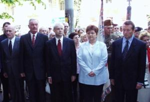 Pietního aktu u budovy Českého rozhlasu se zúčastnil i premiér Vladimír Špidla a místopředseda Senátu ČR Přemysl Sobotka.