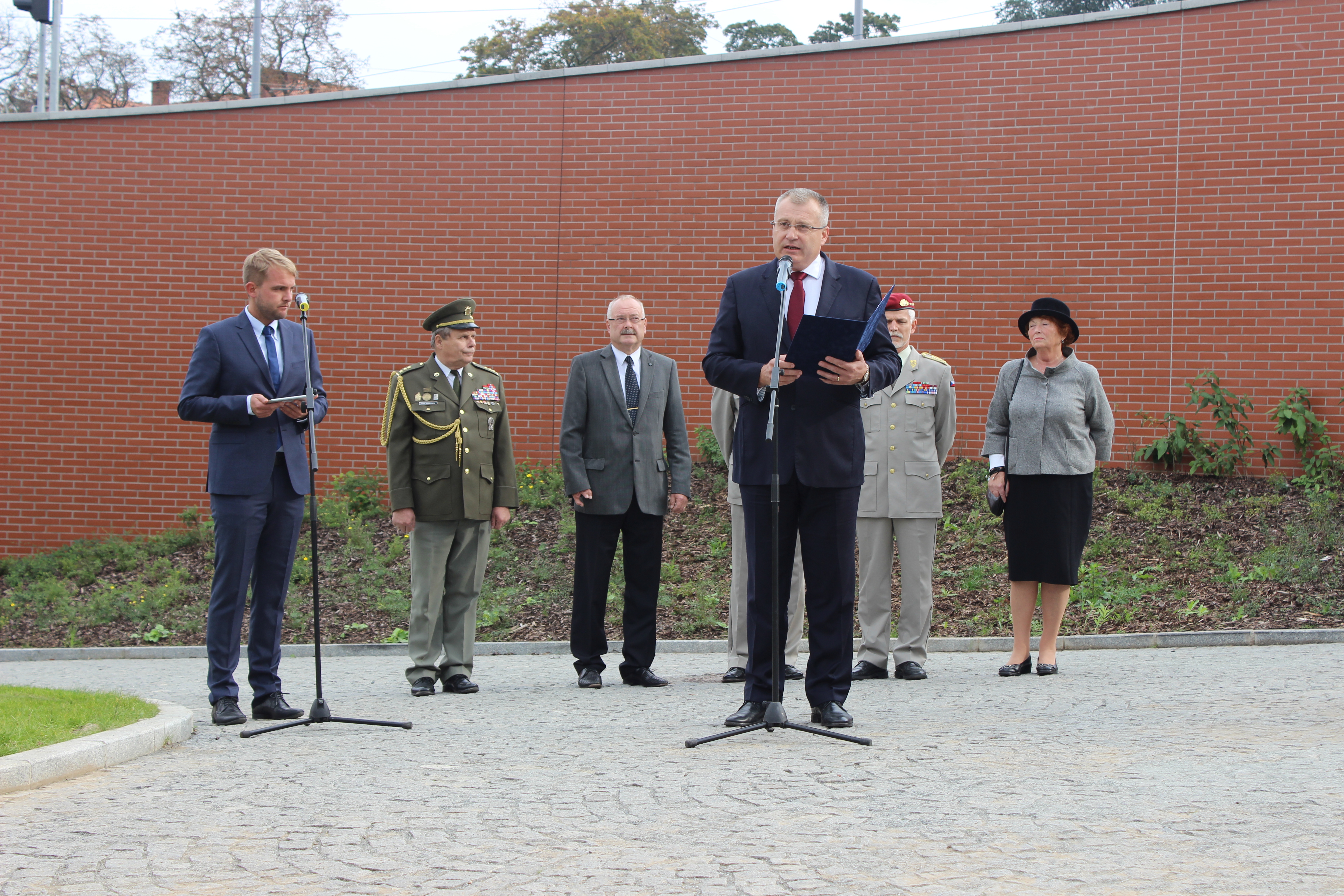 Slavnostní odhalení památníku štábního kapitána Václava Morávka